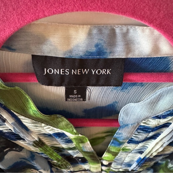 Button down Blouse - Picture 5 of 11